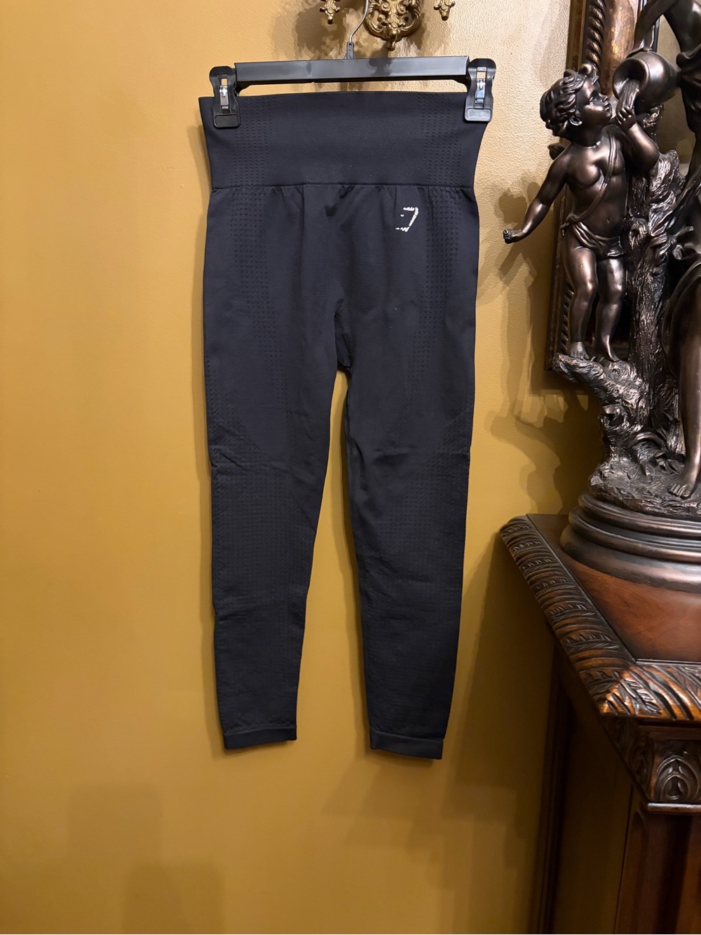 Gymshark Black Seamless High-Waist Leggings with Reflective Logo